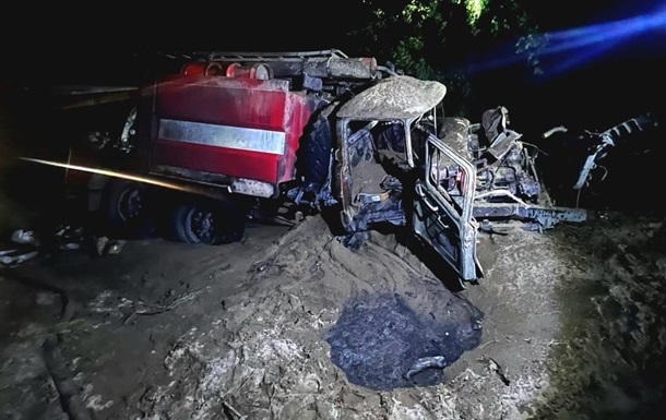 В Донецкой области подорвалась автоцистерна со спасателями