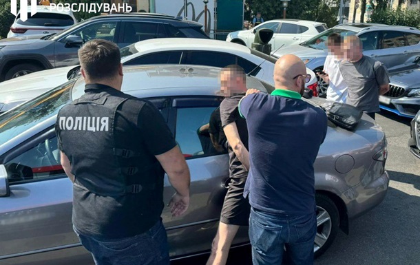 Намагалися заробити на ухилянтах: двоє військових отримали підозри