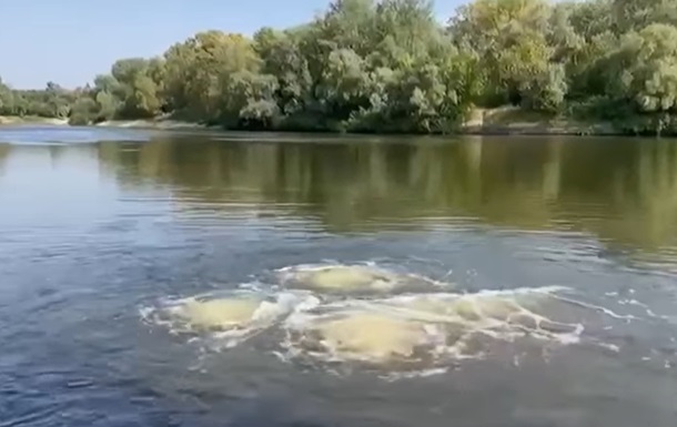 Вода в Десні під Черніговом потемніла - мерія