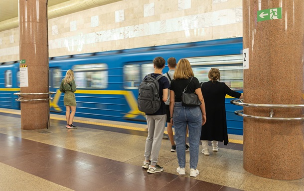 У Києві повноцінно запрацювала  синя  лінія метро