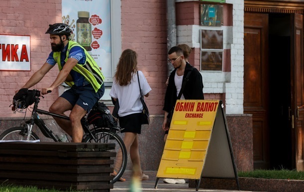 Долар і євро дорожчають на початку тижня