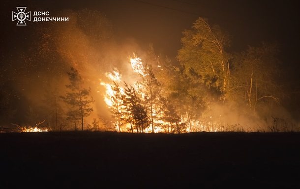 В Донецкой области после обстрела бушует масштабный пожар