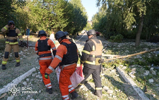 Ворог обстріляв пансіонат для людей похилого віку у Сумах