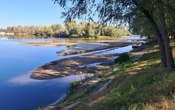 Уровень воды в Десне вблизи Киева обновил критический минимум