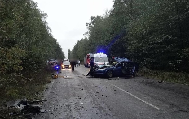 На Рівненщині зіткнулися Mazda та мікроавтобус, загинув підліток