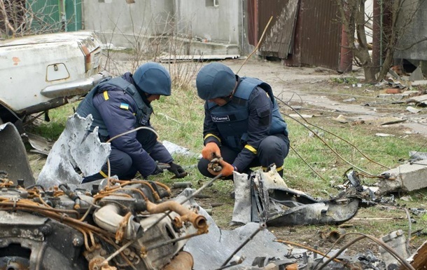 В Киеве обломки ракет упали на супермаркет и территорию школы