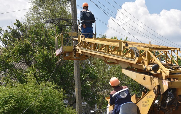 Енергетики повідомили про відключення у семи областях