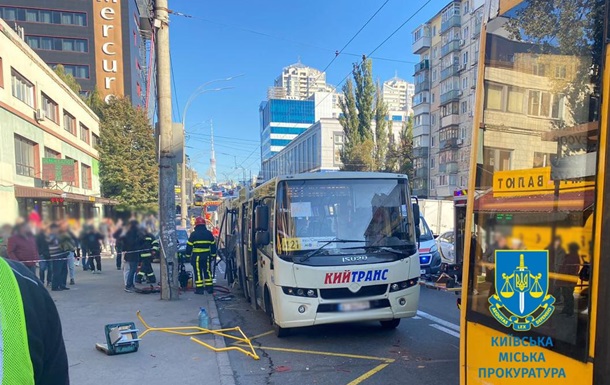 ДТП з маршруткою у Києві: одна з постраждалих померла