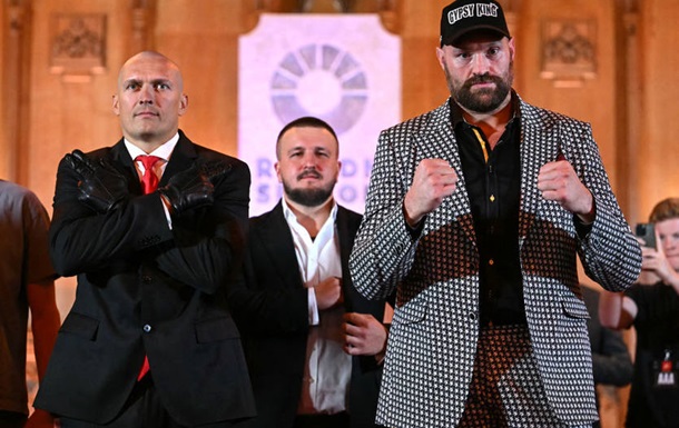 Основатель Matchroom Boxing назвал фаворита реванша Усик - Фьюри