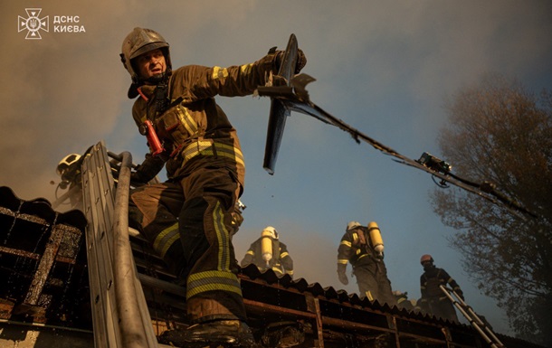 У Києві ліквідували наслідки російського обстрілу