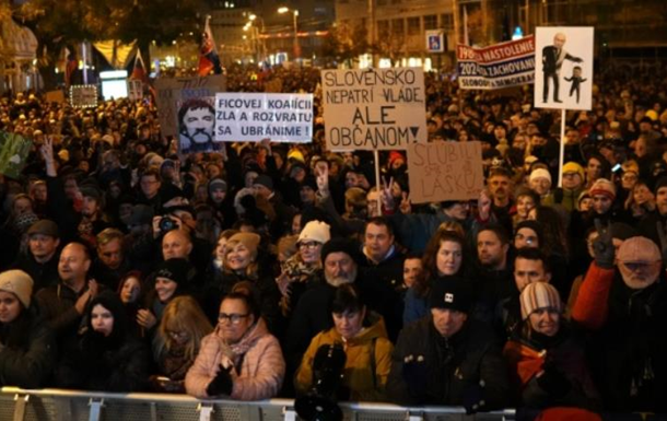 В Словакии прошла масштабная акция протеста против правительства Фицо