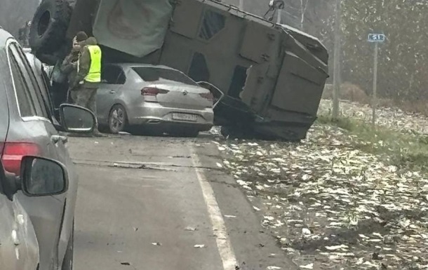 Под Белгородом военный броневик врезался в гражданское авто