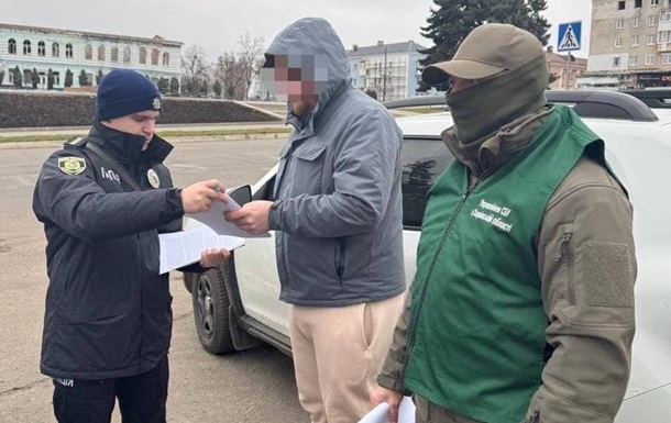 В Ізюмі посадовець видавав старі хати за будинки, пошкоджені обстрілами