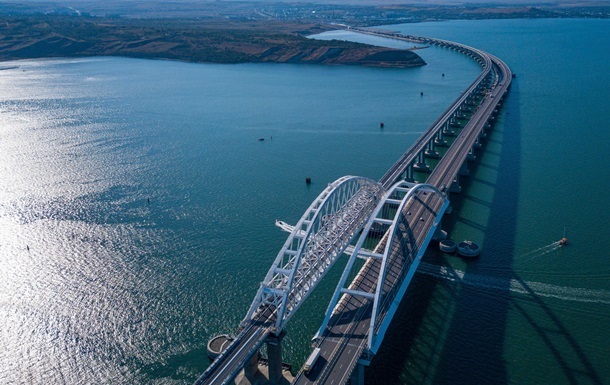 У ВМС оцінили функціональність загороджень Керченського мосту