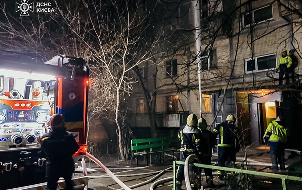 В Киеве во время пожара в квартире погибли два человека