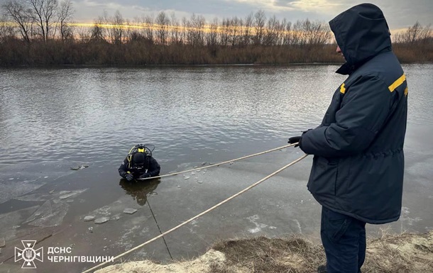 На Черниговщине до сих пор ищут мужчину с внуком, провалившихся под лед