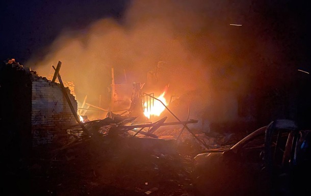 Росіяни вночі вдарили по Нікополю та Криворізькому району, є руйнування