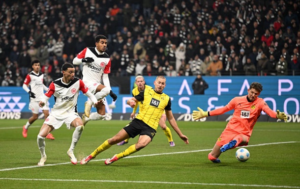 Дортмундская Боруссия уступила в гостях Айнтрахту