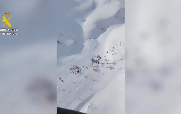 В Испании рухнул горнолыжный кресельный подъемник, есть пострадавшие