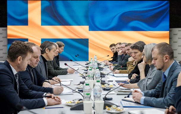 Швеция будет инвестировать в оборонную сферу Украины