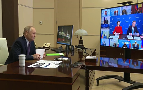 Путін перервав засідання через  важливий  дзвінок із Гвінеї-Бісау