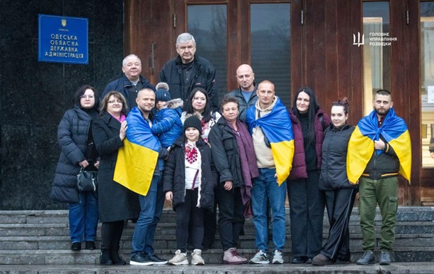 Звільнені з полону хуситів українські моряки поверулися додому