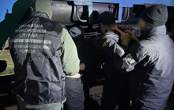 На Волыни железнодорожники переправляли через границу уклонистов