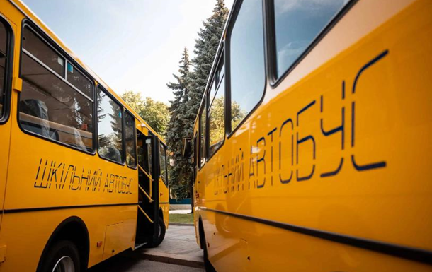 Кабмин выделил 1,6 млрд грн на школьные автобусы