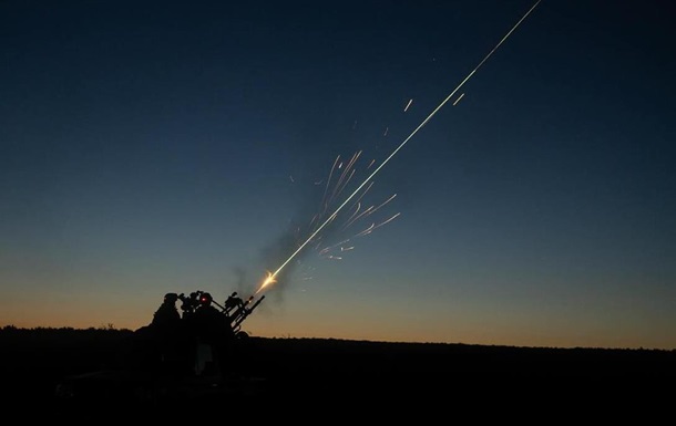 ПВО отразила атаку 100  шахедов  в ночь на вторник