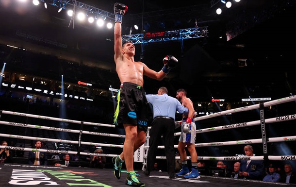 Черкашин ранним нокаутом защитил титул WBC International