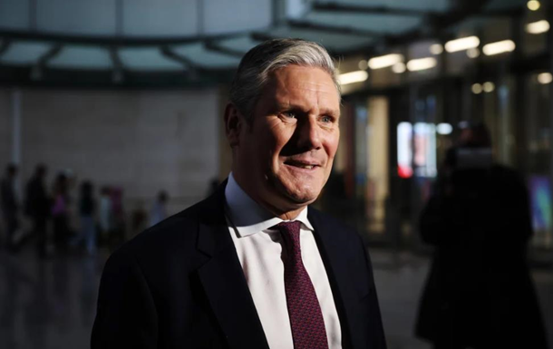 Стармер закличе Європу більше витрачати на оборону - Bloomberg