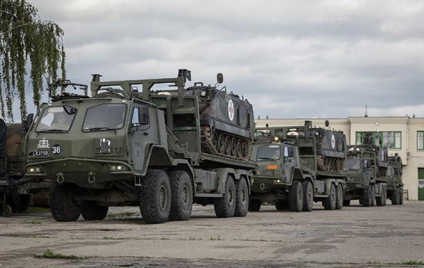 Україна отримала від Литви запчастини для БТР та вантажівки 