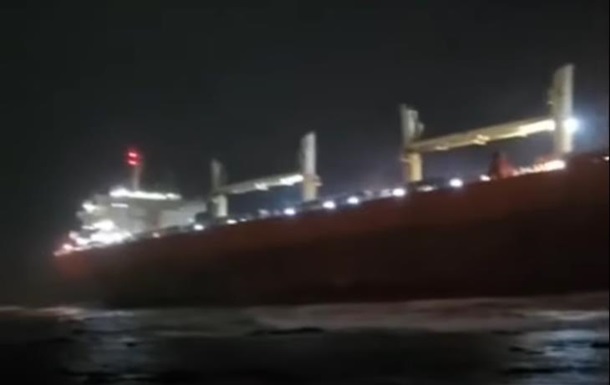 В РФ потерпело крушение китайское судно с мазутом