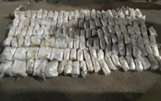 В Узбекистане в грузовике с вениками нашли более 600 кг гашиша