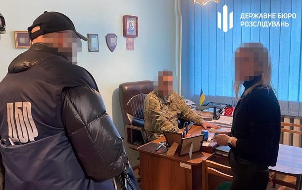 На Закарпатье рекрутер помогал мужчинам сбежать из ТЦК