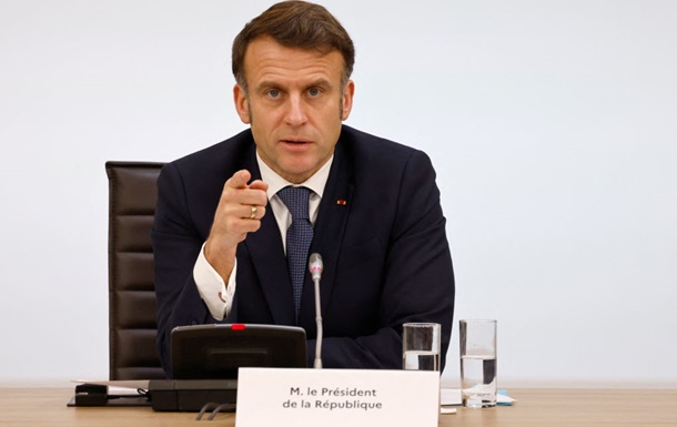 Макрон созывает экстренный саммит в Париже