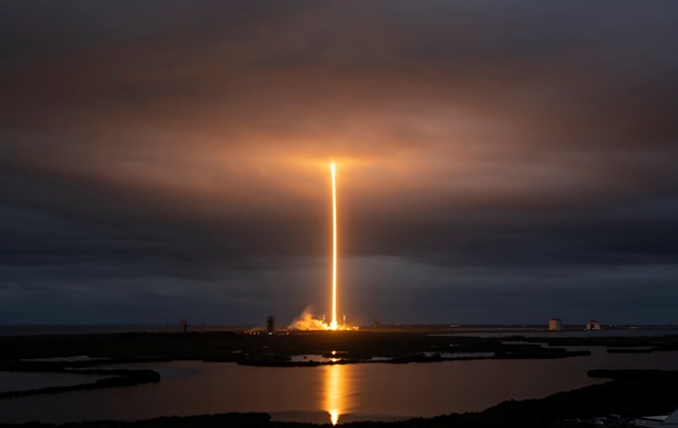 Ракета SpaceX впервые приземлилась возле Багамских островов