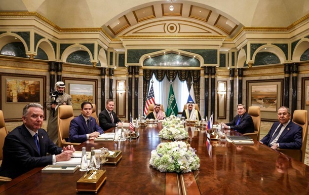 Россия на переговорах с США просит ослабить санкции - СМИ