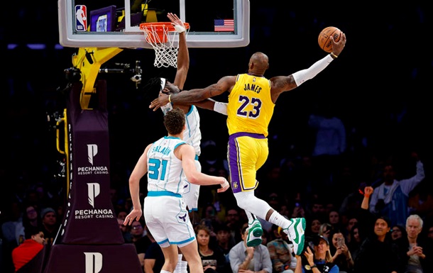 НБА: Лейкерс с Ленем сенсационно проиграли Шарлотт