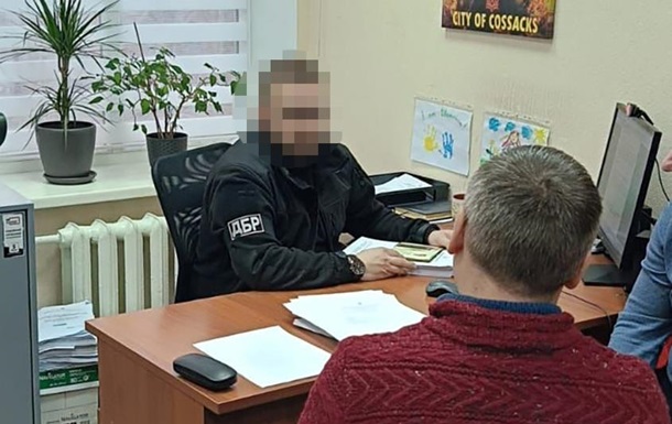 Перед судом постане екс-правоохоронець, що  зливав  дані про померлих