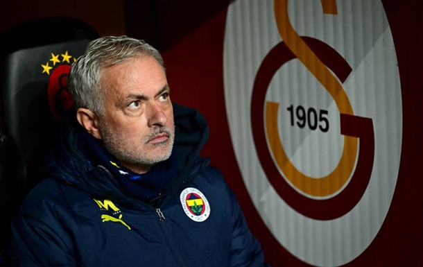 Галатасарай обвинил Моуринью в расизме и подаст в суд