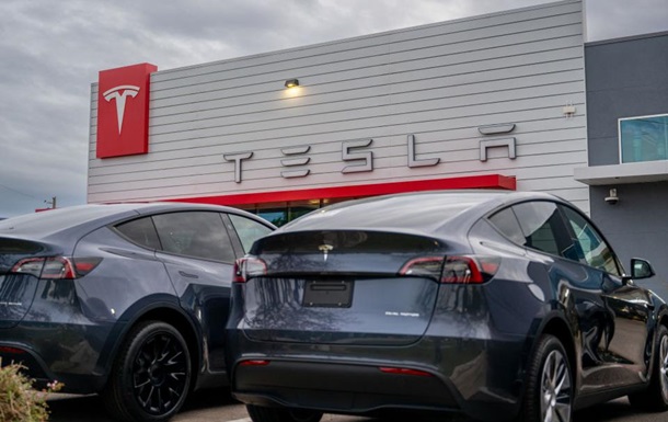 Капитализация Tesla упала ниже психологического предела