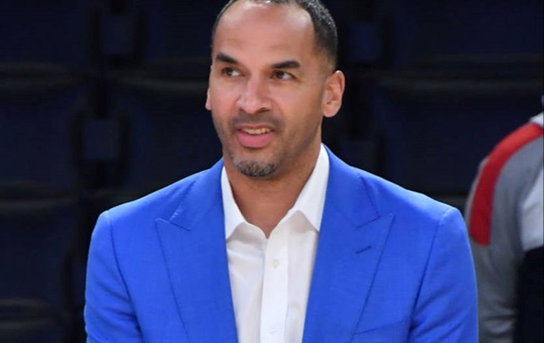 Фанаты Лейкерс  хорошо  встретили генменеджера, отдавшего им Дончича