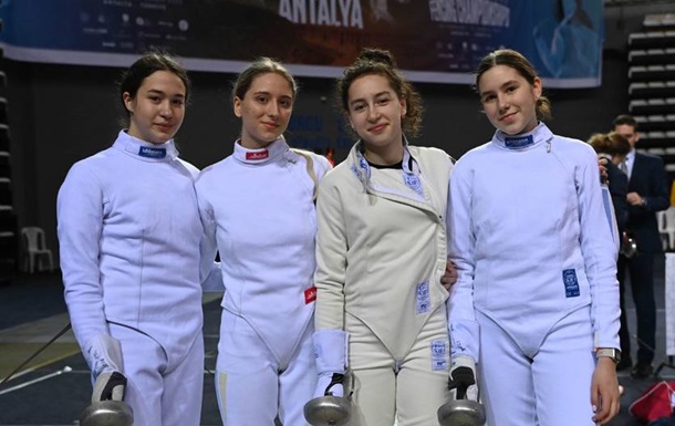 Украинские шпажистки завоевали золото чемпионата Европы среди кадетов
