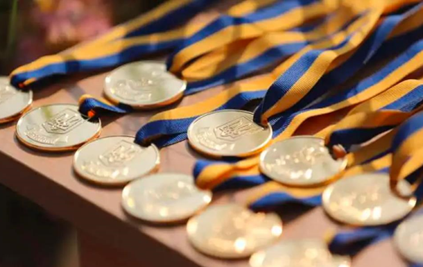 Известно, чем будут награждать учащихся вместо золотых и серебряных медалей