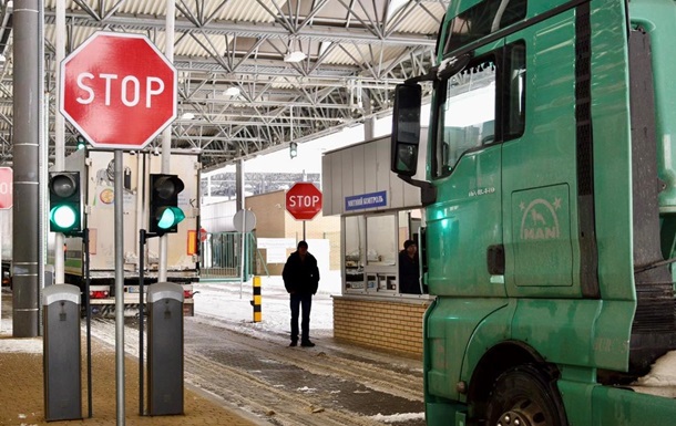 Правительство изменило правила пересечения границы для мужчин