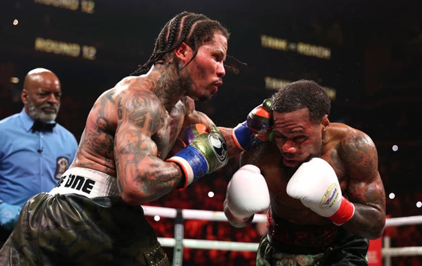 Девіс - Роуч: найкращі моменти бою - відео