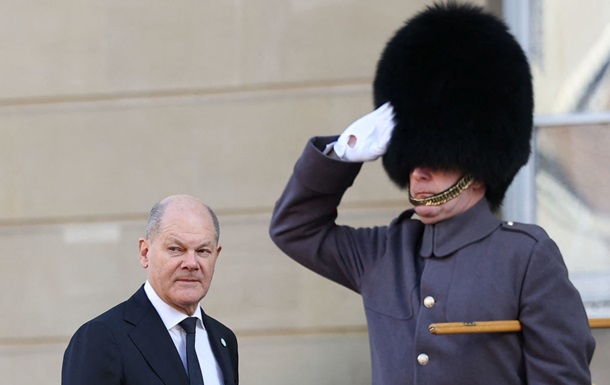 Шольц выступил за  сильную армию  Украины