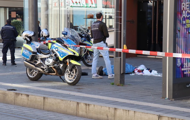 У Німеччині автівка в їхала у натовп: є жертви