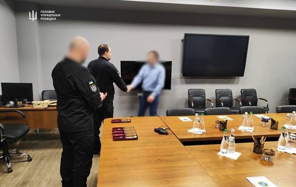 Буданов вручил награды киберактивистам